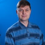 Зарубин Олег Юлиевич, заведующий отделом духовых и ударных инструментов
